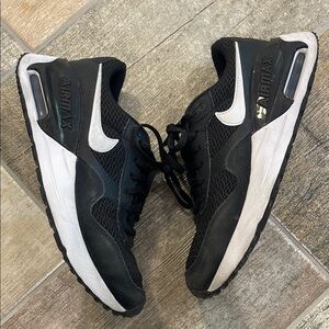 Nike Air Max Black & White Sneakers Size 6.5 Y